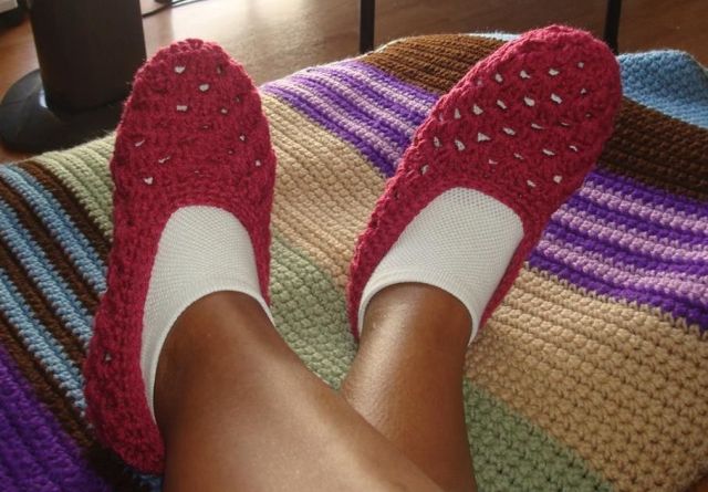 You can find the pattern to these granny stitch slippers at BobWilson123 YouTube channel (http://youtu.be/ktpLLRWnPNY)